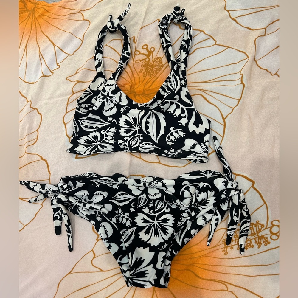 Mikoh Hala Set - 130 on Venmo